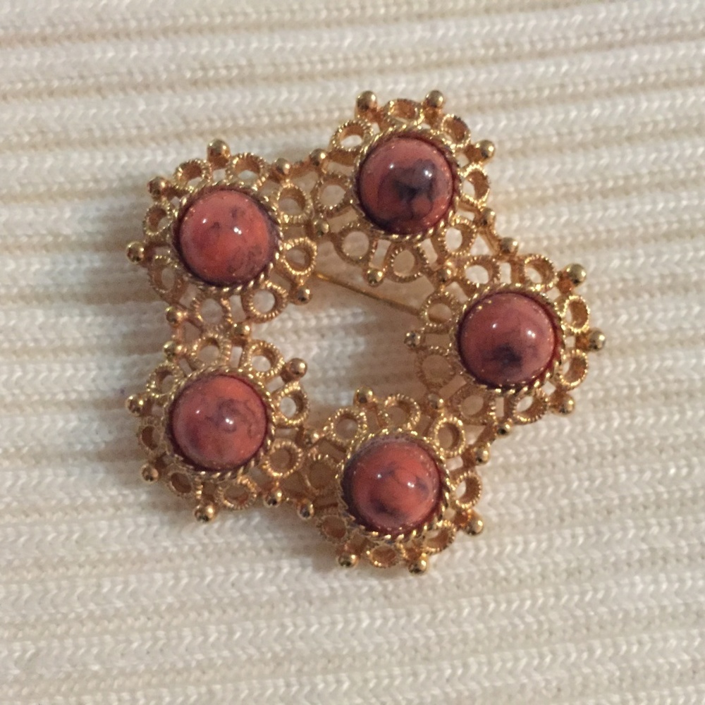 Sarah Coventry vintage pink and gold brooch